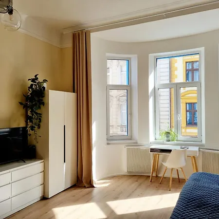 7th Heaven Close To Metro And Center Apartamento Praga