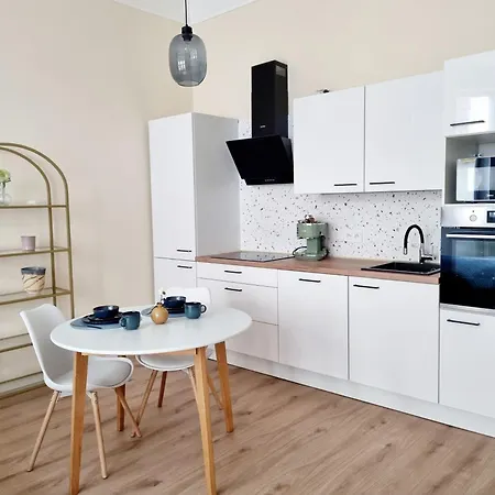 Apartamento 7th Heaven Close To Metro And Center Praga